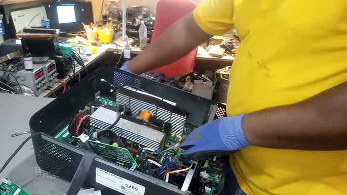 sua-chua-inverter-bien-tan-luxpower